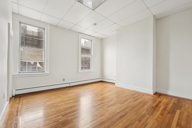 Building Photo - 570 Newark Ave
