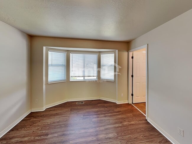 Building Photo - 1920 Sergeant Dr