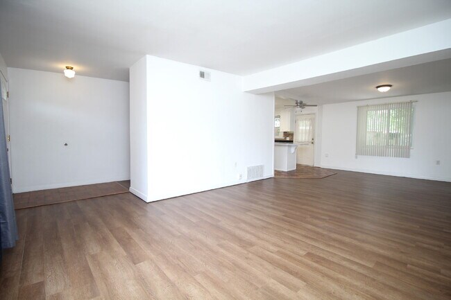 Building Photo - 3BR Home Near Belvedere Park with Bonus Flex Space, Garage & Convenient Access to Shopping, Schoo...