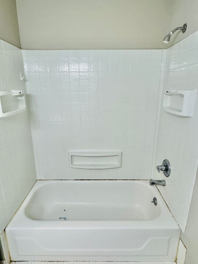 Building Photo - Tucked Away in a Peaceful Cul-de-Sac – 4-B...