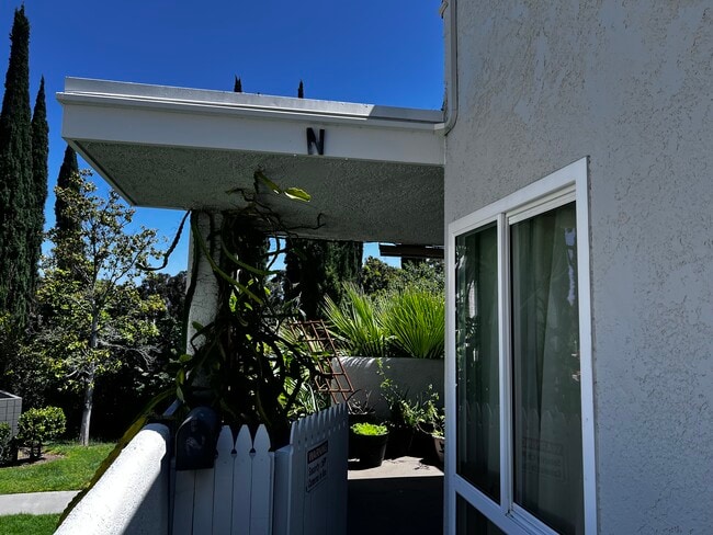 Building Photo - 2119 Via Puerta