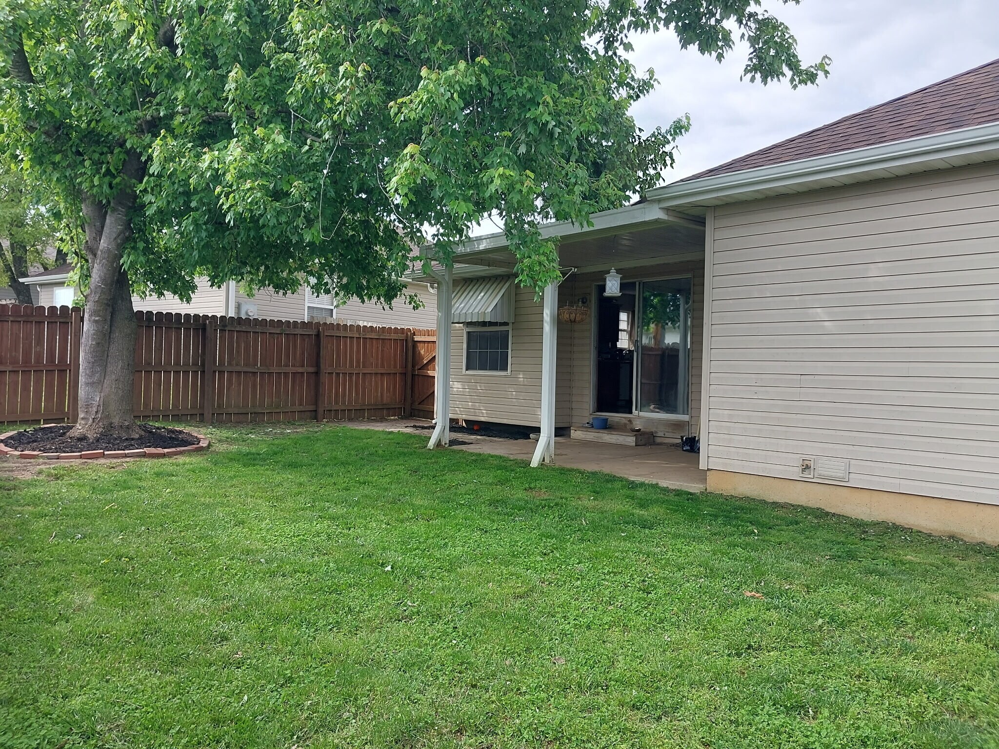 Building Photo - 428 W White Ash Rd