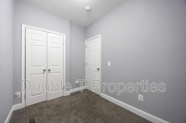 Building Photo - 10 N Ellwood Ave