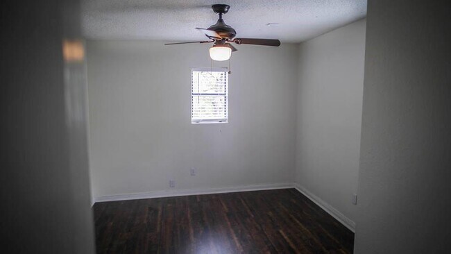 Building Photo - 1166 Ridgeway Dr