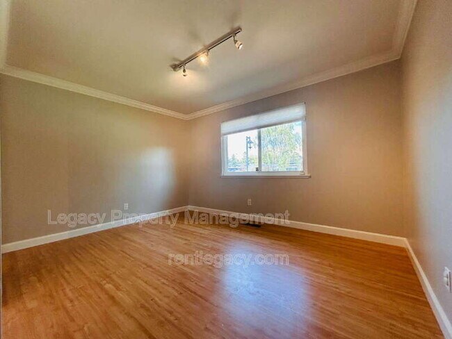 Building Photo - 1163 Gamay Dr