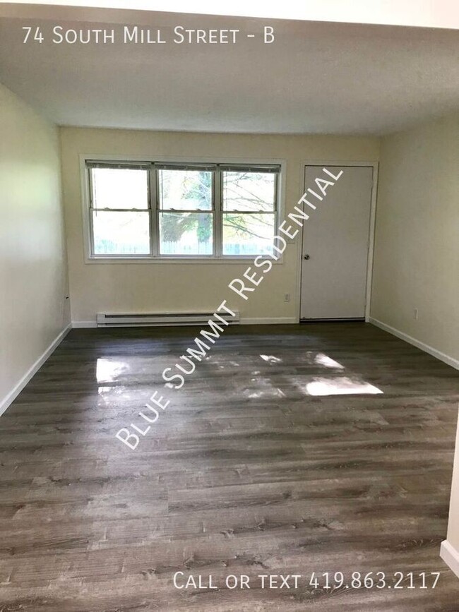 Building Photo - 2 bed, 1 bath, half double, single detache...