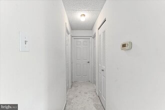 Building Photo - 3207 Valley Dr