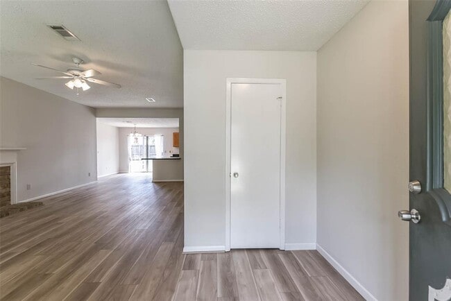 Building Photo - 9622 Oldenburg Ln