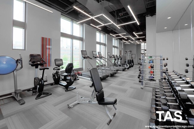 Building Photo - 353 N Desplaines St