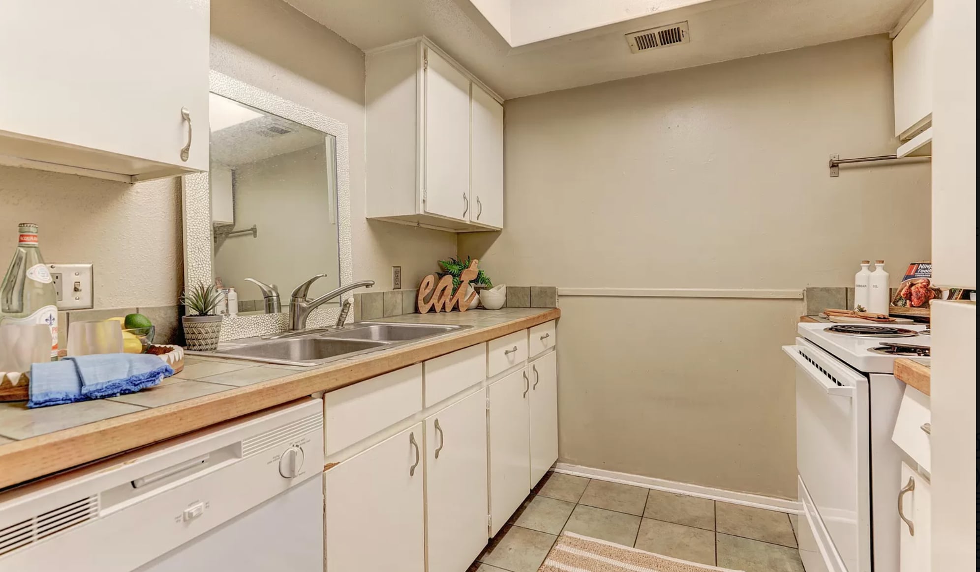 Building Photo - 3121 Johnston St