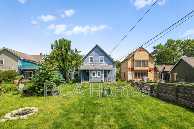 Building Photo - 1229 Pleasant St