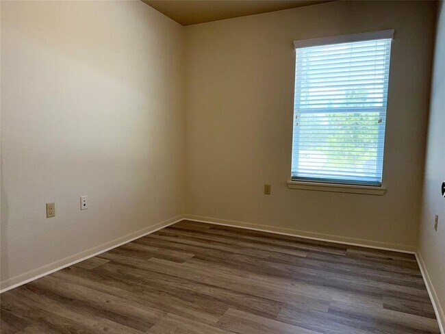 Building Photo - 10058 Emnora Ln