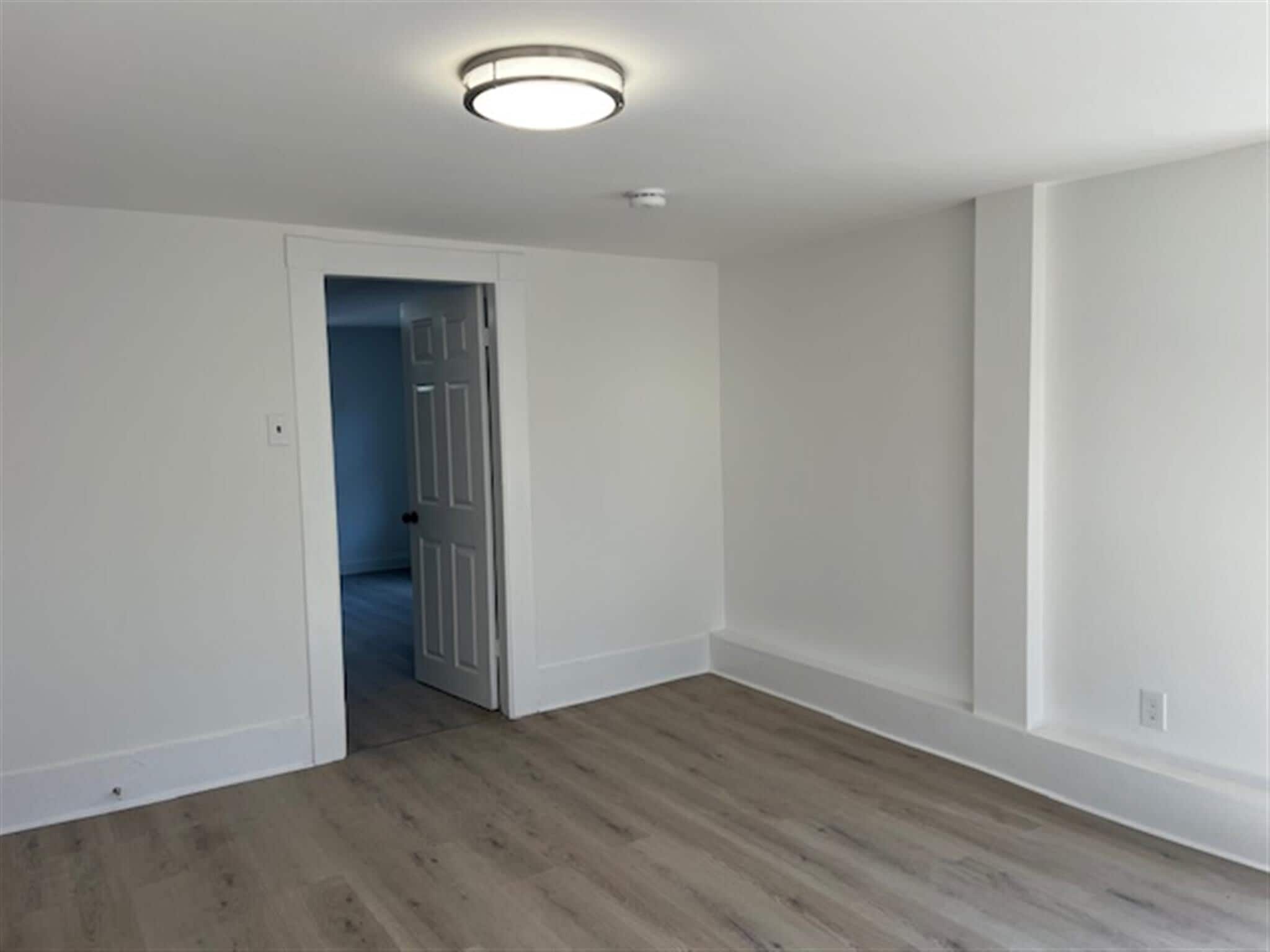 Building Photo - 8 6th St