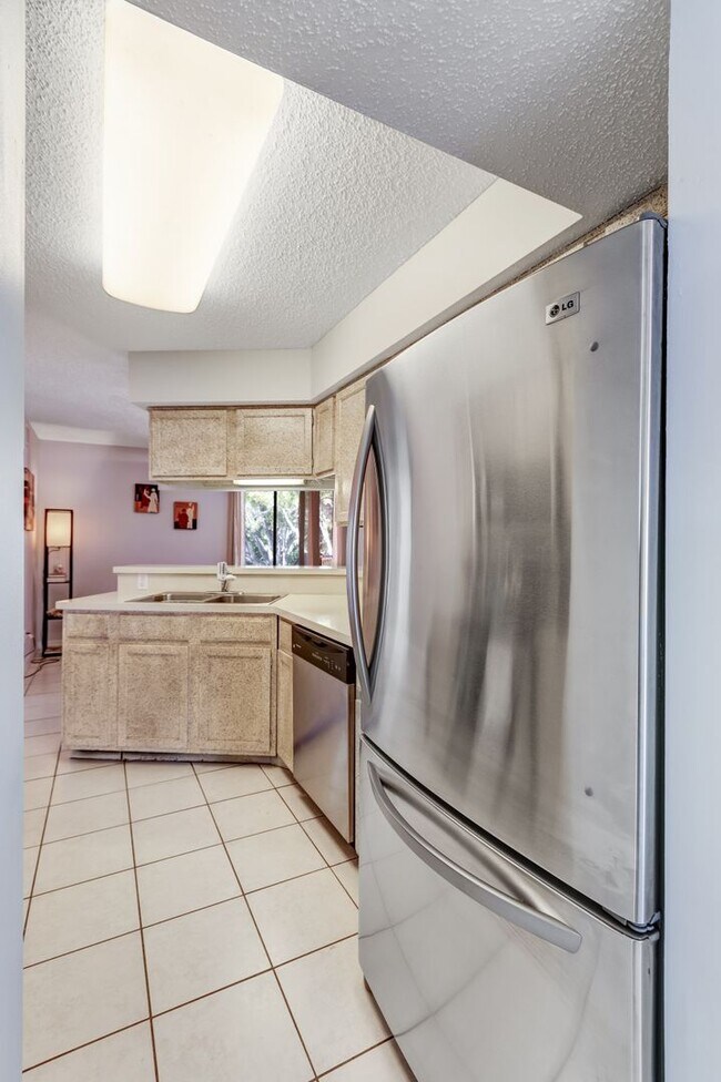 Building Photo - ** PALM RIVER ** 2 BED / 2 BATH - CONDO - NORTH NAPLES - TURNKEY - ANNUAL OR SHORT TERM RENTAL