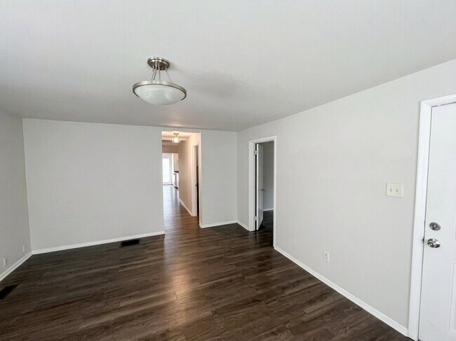 Building Photo - 9434 Bristol Ave