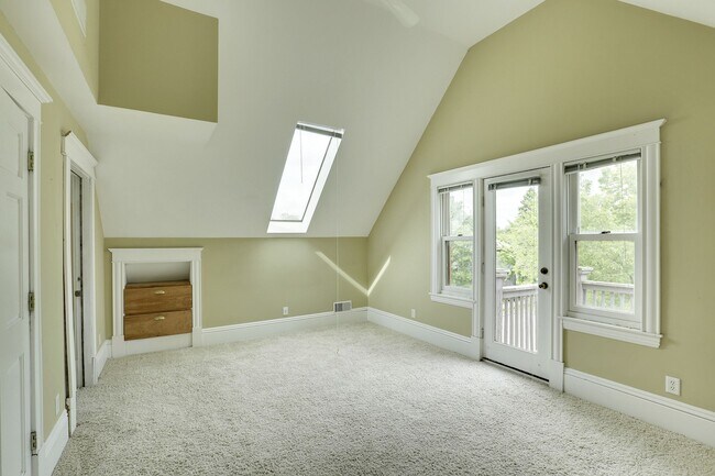 3rd fl br #5 to deck #4 - 3302 Harriet Ave