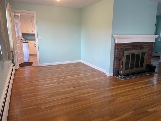 Building Photo - 31 Glenmere St