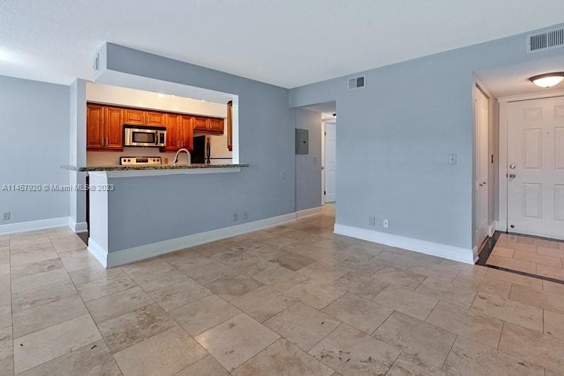 Building Photo - 815 W Boynton Beach Blvd