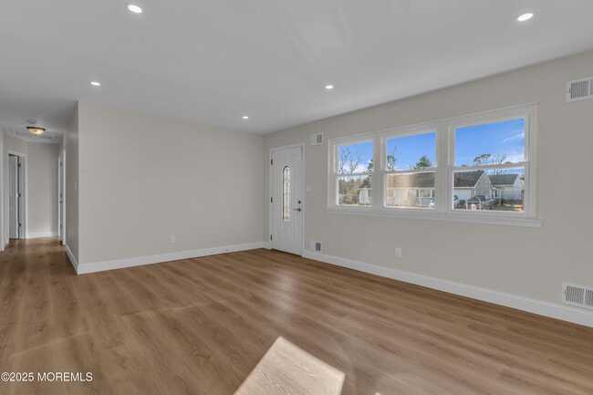 Building Photo - 64 Georgetown Blvd