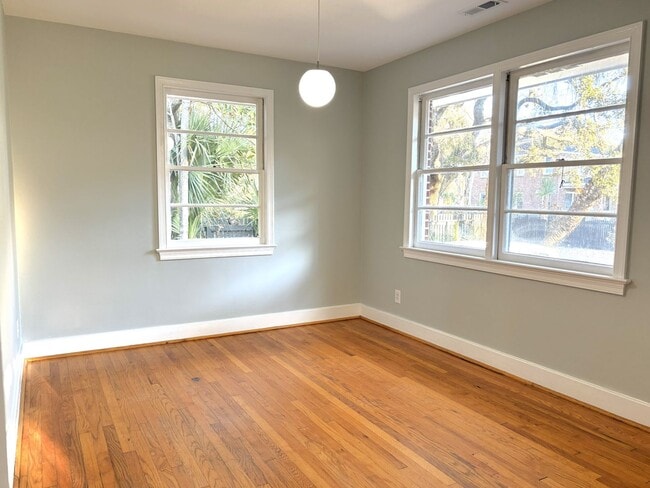 Building Photo - 2 Bedroom | 1 Bathroom Home – Downtown Charleston - Available NOW!