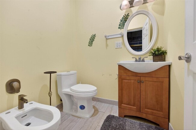 Building Photo - 6852 Skyline Dr