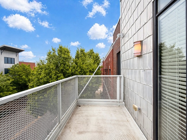 Building Photo - 444 N Central Ave