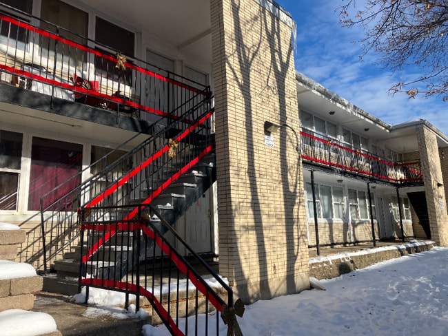 Building Photo - 2040 W Hood Ave