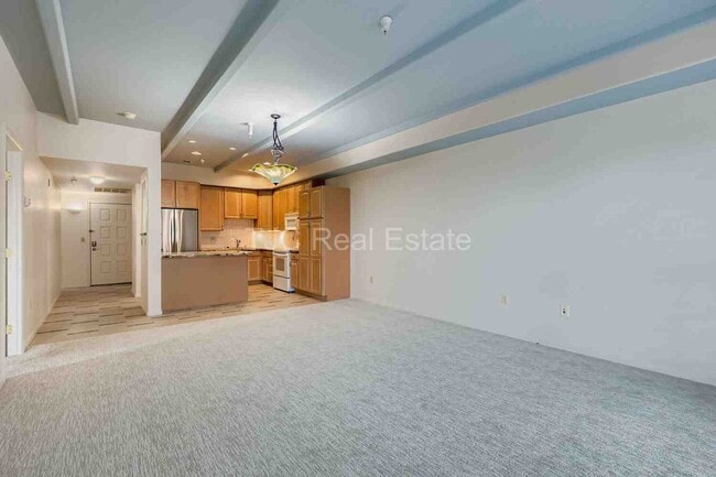 Building Photo - MOVE IN  SPECIAL