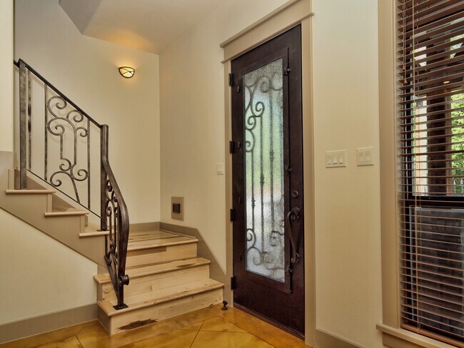 Building Photo - 2917 Rio Grande St
