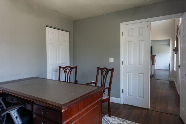 Building Photo - 1159 SW Valencia Heights Ave