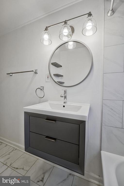 Building Photo - 704 S Arlington Mill Dr