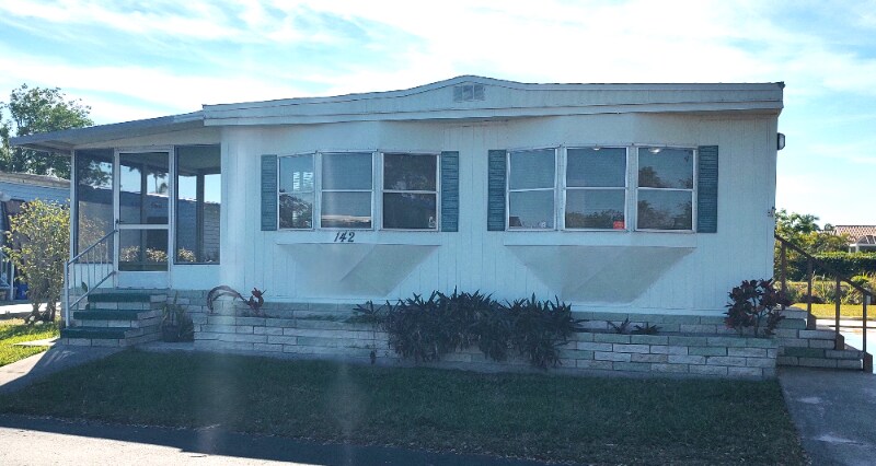 Primary Photo - 900 9th Ave E