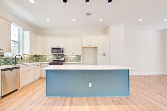 Building Photo - 1928 Gregg St