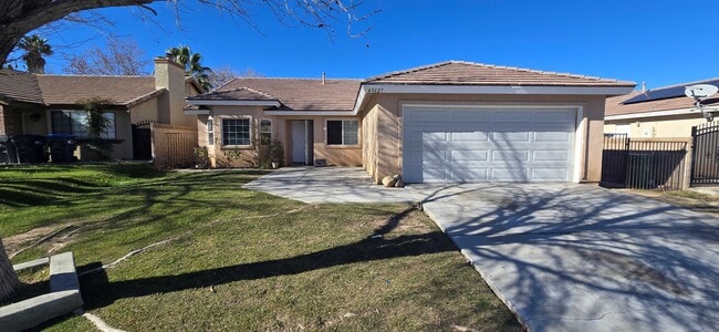 Building Photo - 43627 6th St E