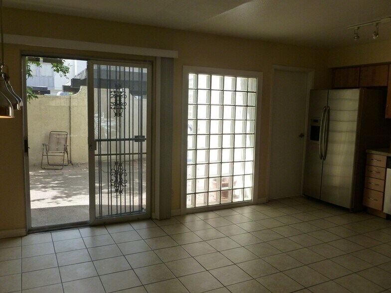 Building Photo - 700 Fernwood Ln