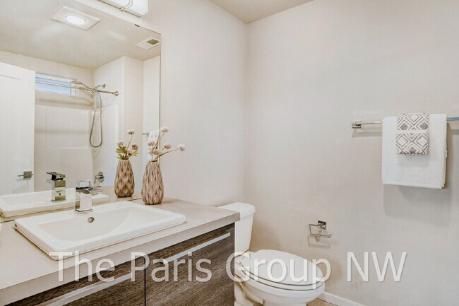 Building Photo - Luxury MainVue Maple Valley Home * UPGRADES * Central A/C * Theater Room * Outdoor Fireplace