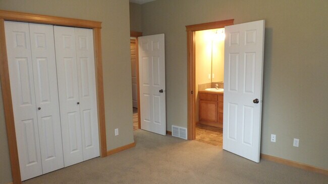 Building Photo - 509