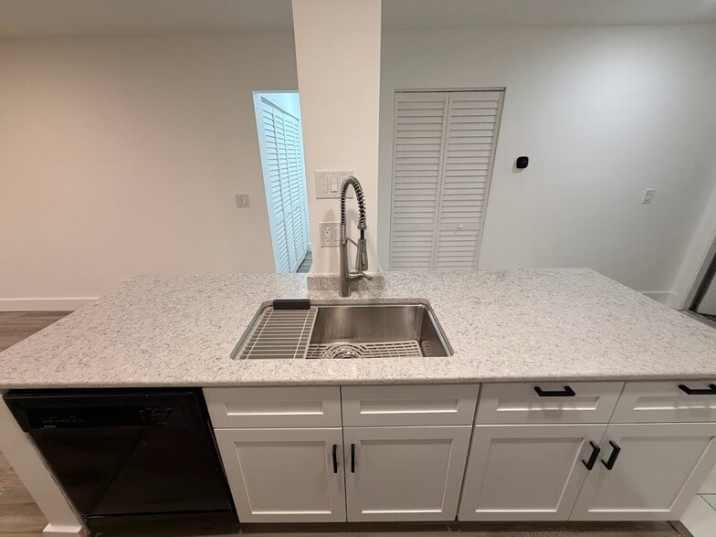 Kitchen/Sink - 9517 NW 2nd Pl