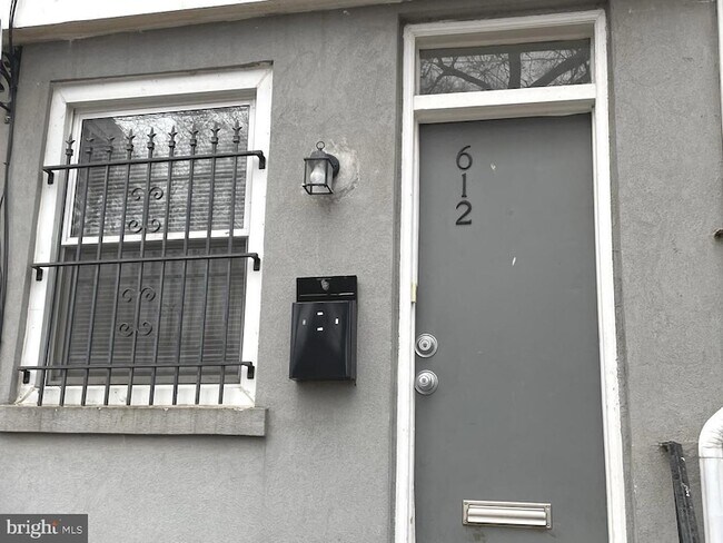 Building Photo - 612 Rodman St