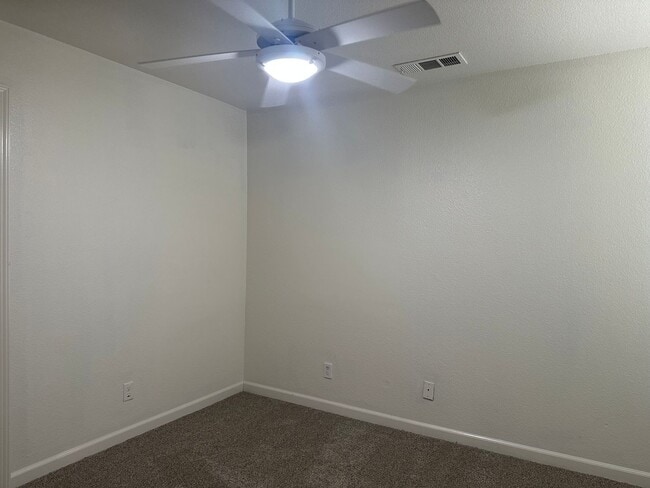 Building Photo - Completely remodeled home near Mountain Vi...