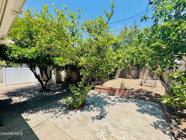 Building Photo - 6534 Balcom Ave
