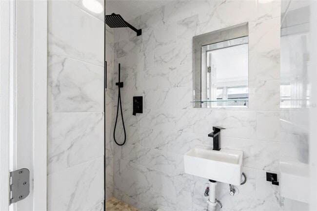 Building Photo - 5648 Saren Dr