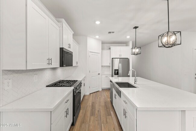 Building Photo - 15849 W Gray Fox Trl