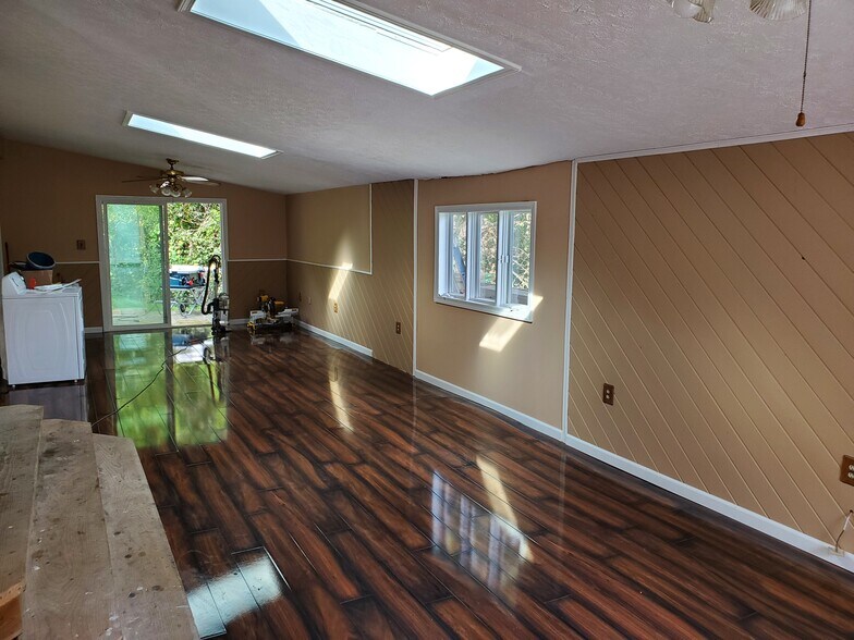 Living room - 62 Glen Ave