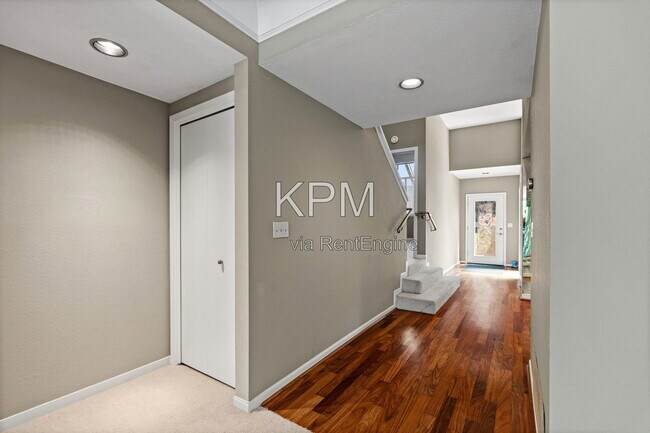 Building Photo - 6669 Embarcadero Dr