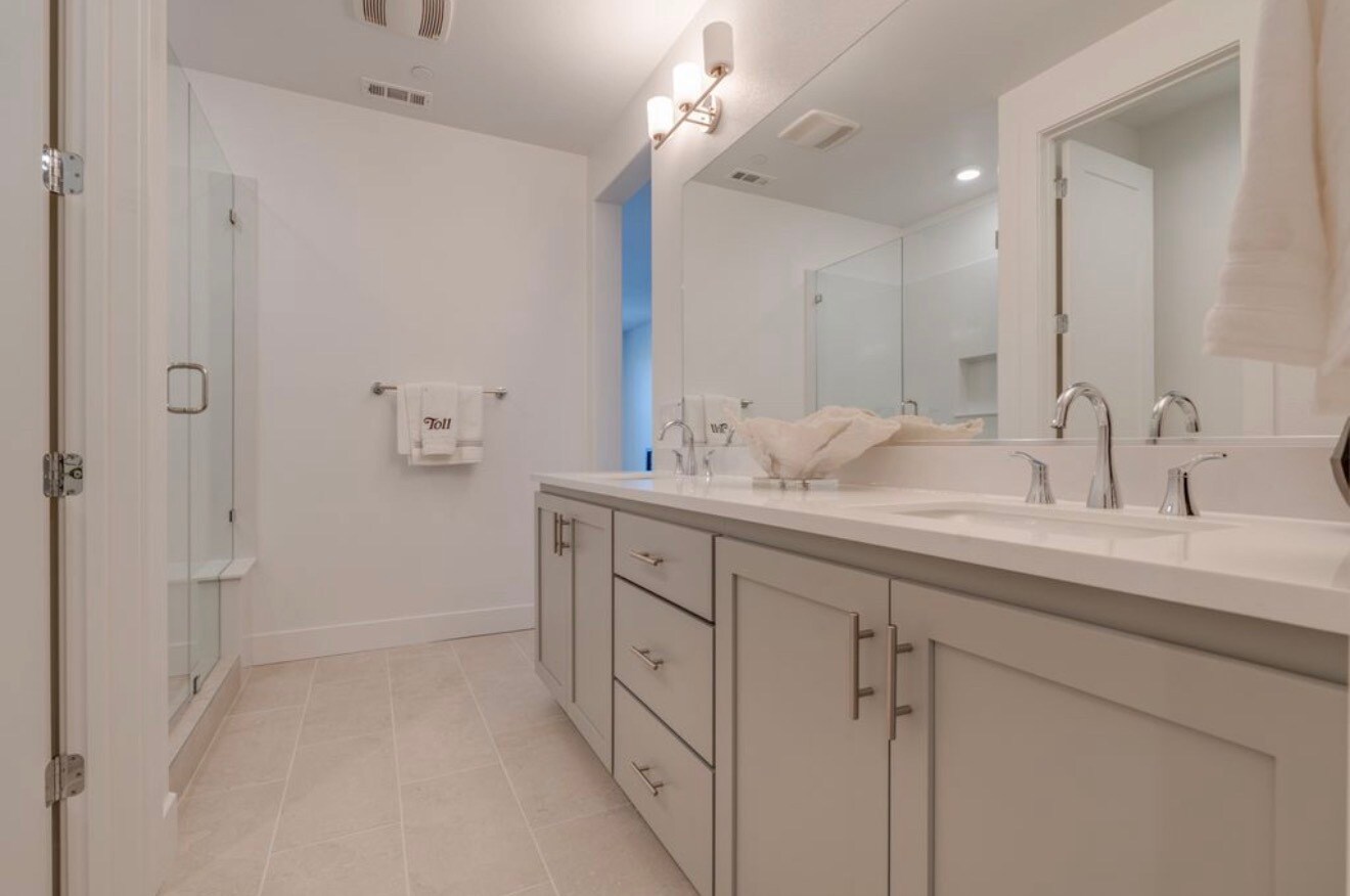 Building Photo - 1423 Venice Ter