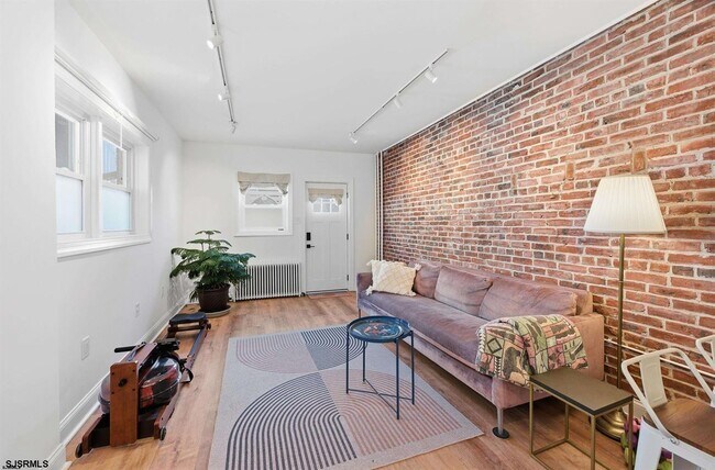 Building Photo - 3 S Montpelier Ave