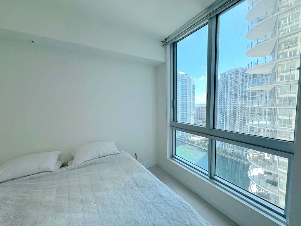 Building Photo - 300 S BISCAYNE Blvd