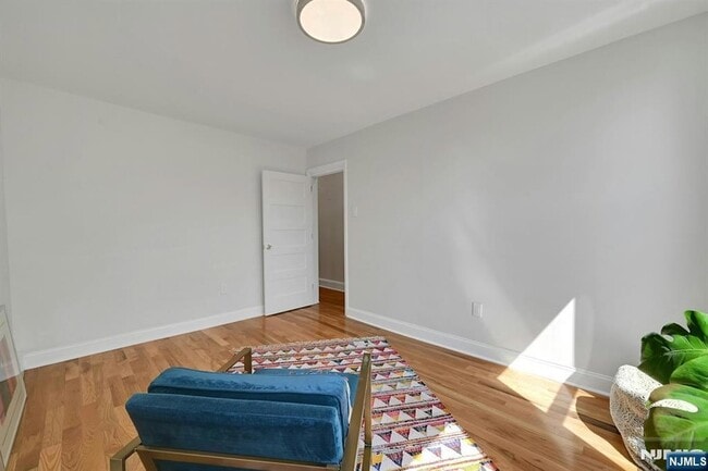 Building Photo - 158 Edgar St