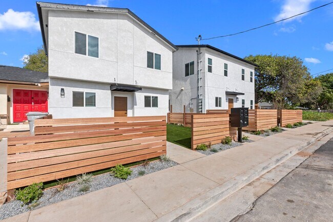 Building Photo - 6704 Saranac St